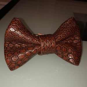 Men’s adjustable leather bow tie